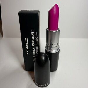 MAC Cosmetics LE Embrace Me matte Finish lipstick